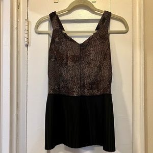 💥RARE💥 Lululemon pleated tank - SZ 8